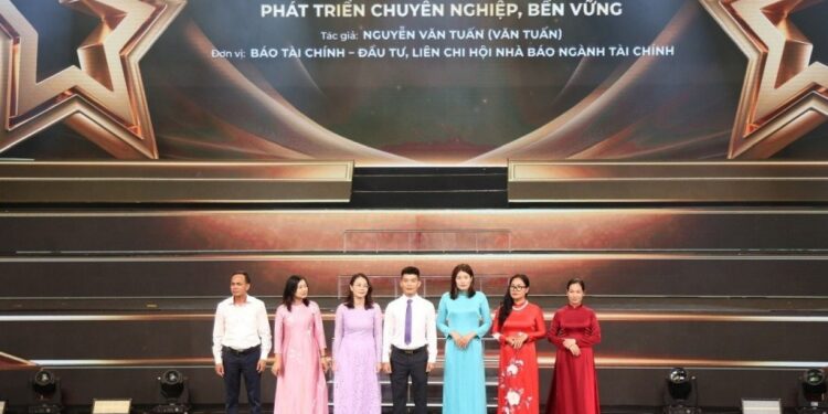 Giải Báo chí Quốc gia lần thứ XX: Báo Tài chính – Đầu tư ghi dấu ấn với giải C Giải Báo chí Quốc gia lần thứ XX: Báo Tài chính – Đầu tư ghi dấu ấn với giải C