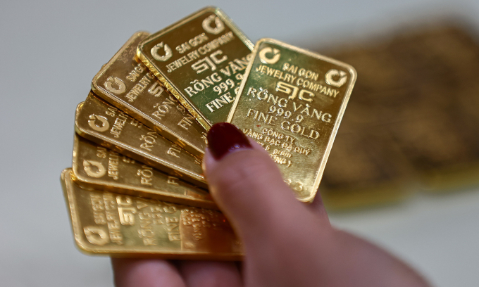 Gold prices extend morning drop Gold prices extend morning drop