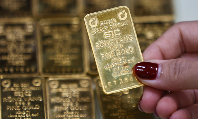 Gold prices slip after morning gain Gold prices slip after morning gain