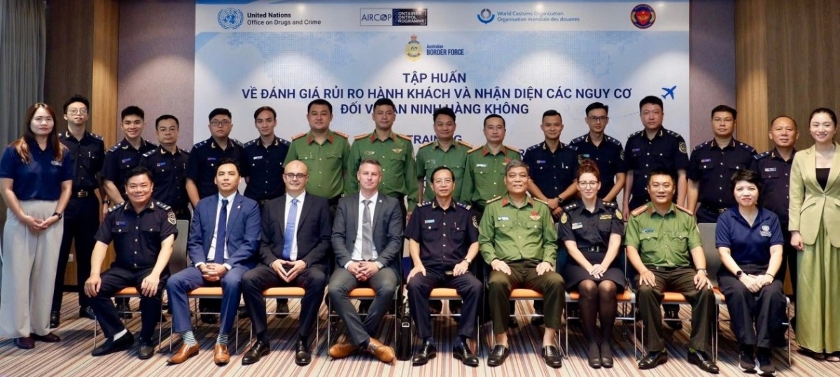 Hải quan nâng cao năng lực kiểm soát hành khách tại các cảng hàng không quốc tế Hải quan nâng cao năng lực kiểm soát hành khách tại các cảng hàng không quốc tế