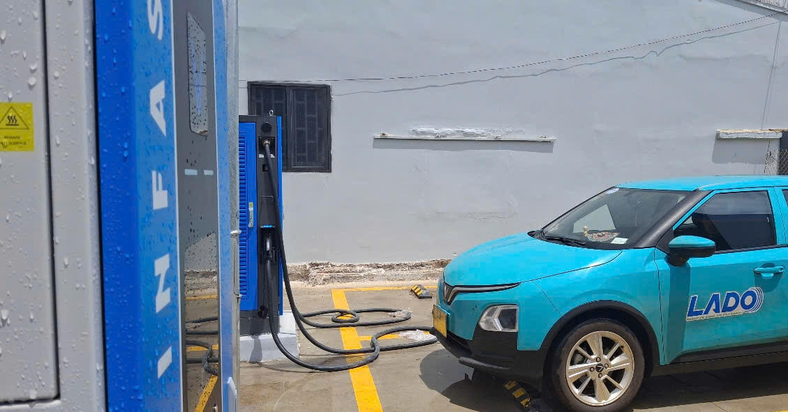 Hãng sản xuất xe xăng phải trả tiền cho công ty làm xe điện