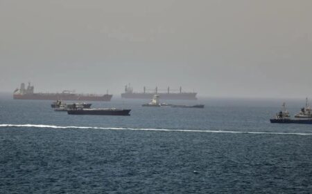 Iran và Oman tổ chức cuộc họp đầu tiên về eo biển Hormuz Iran và Oman tổ chức cuộc họp đầu tiên về eo biển Hormuz