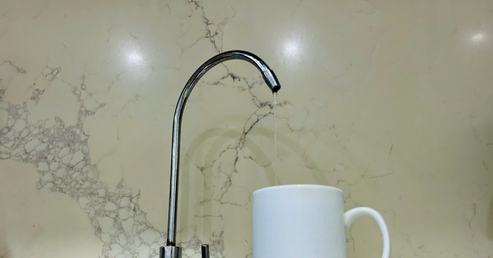 Máy lọc nước giá hơn 100 triệu đồng Máy lọc nước giá hơn 100 triệu đồng