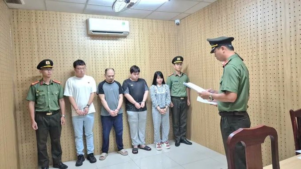 Phát hiện nhóm người Trung Quốc thuê khách sạn dự định lập ổ lừa đảo tại TP HCM Phát hiện nhóm người Trung Quốc thuê khách sạn dự định lập ổ lừa đảo tại TP HCM