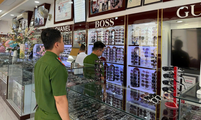 Shop owner charged with selling fakeGucci, Dior and Hermes eyeglasses