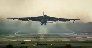 Tai nạn chết người đặt câu hỏi về ‘pháo đài bay’ B-52 già cỗi của Không quân Mỹ