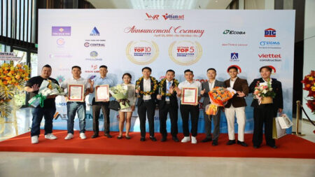 Takao Group khẳng định vị thế dẫn đầu với loạt chứng nhận của Vietnam Report Takao Group khẳng định vị thế dẫn đầu với loạt chứng nhận của Vietnam Report