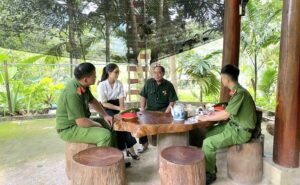 Từ nhóm cuối cả nước đến 100% chi trả an sinh không tiền mặt ở Thanh H Từ nhóm cuối cả nước đến 100% chi trả an sinh không tiền mặt ở Thanh H