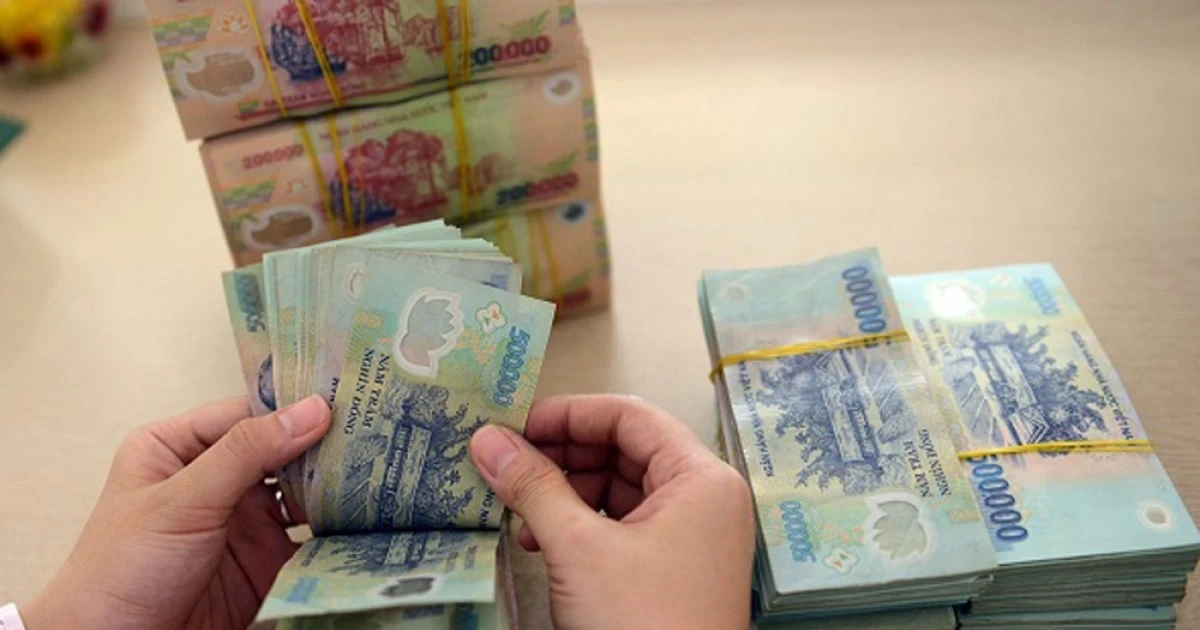 Lãi suất huy động tăng cao, vì sao ngân hàng vẫn ‘khát’ vốn?