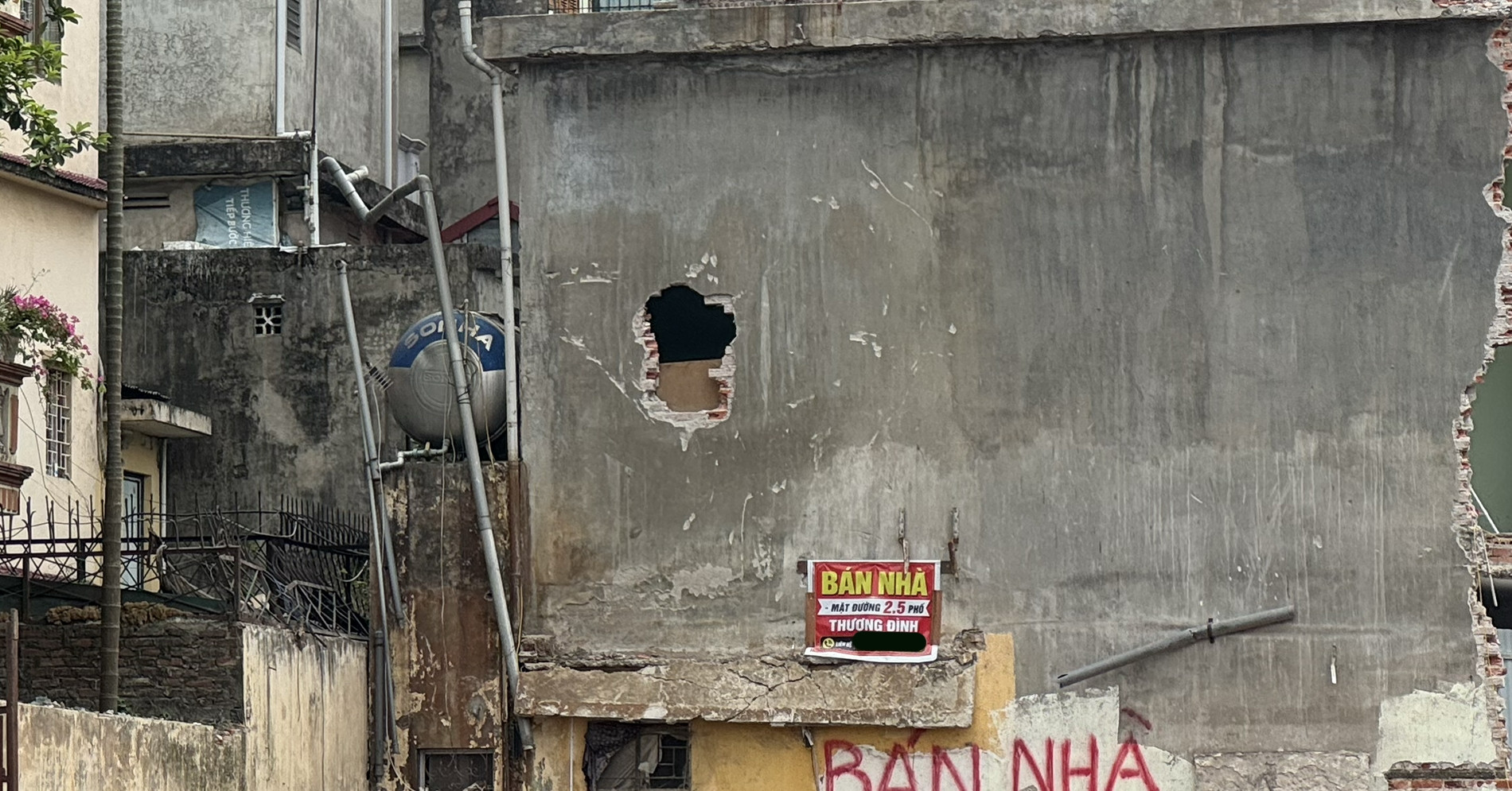 Nhà trong ngõ bất ngờ thành mặt phố nhờ Vành đai 2,5, giá rao tới 500 triệu/m2 Nhà trong ngõ bất ngờ thành mặt phố nhờ Vành đai 2,5, giá rao tới 500 triệu/m2