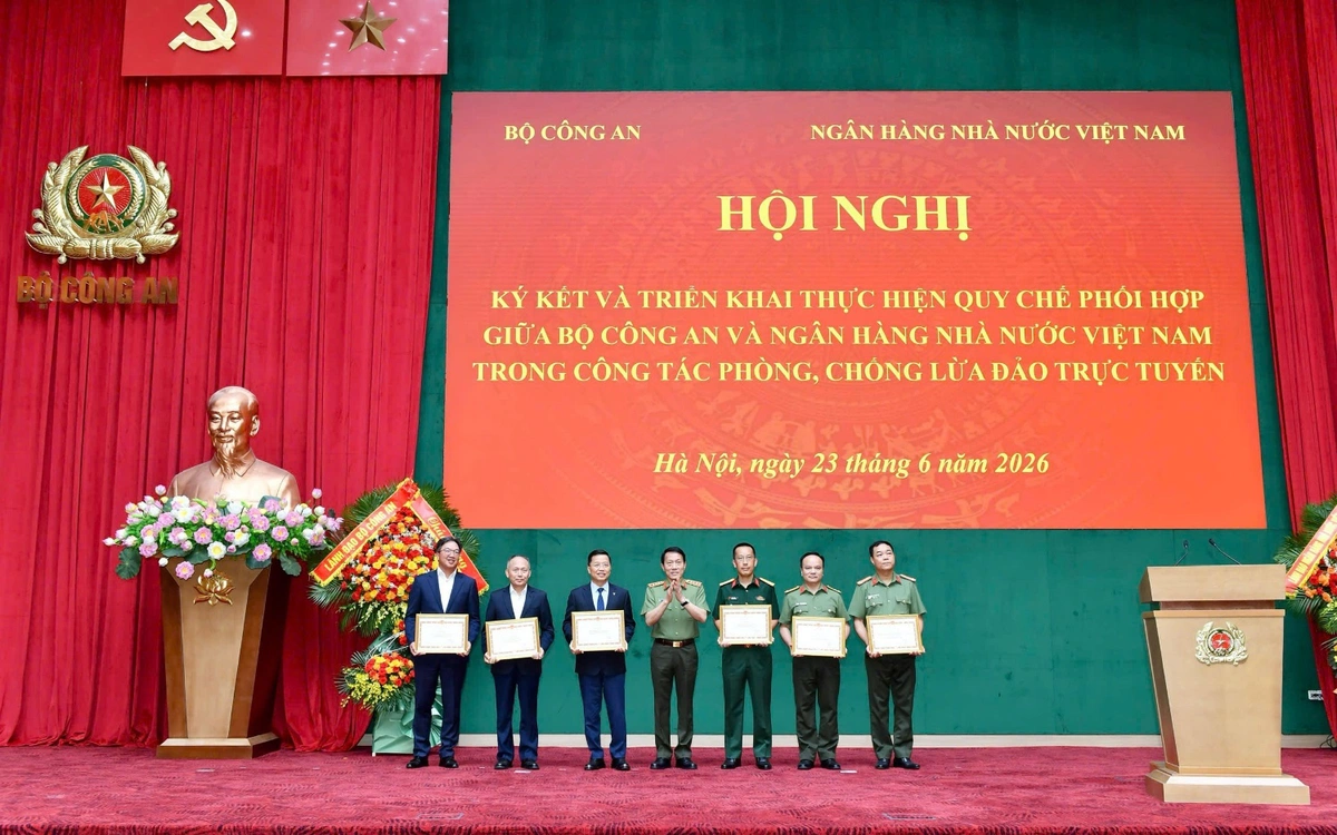 MSB nhận bằng khen của Bộ Công an về phòng chống tội phạm công nghệ cao MSB nhận bằng khen của Bộ Công an về phòng chống tội phạm công nghệ cao