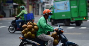 ‘Khai tử’ 400.000 xe máy xăng: TPHCM cho tài xế vay tiền mua xe điện