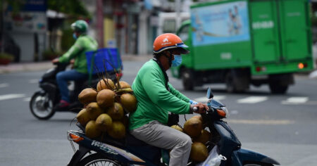 ‘Khai tử’ 400.000 xe máy xăng: TPHCM cho tài xế vay tiền mua xe điện