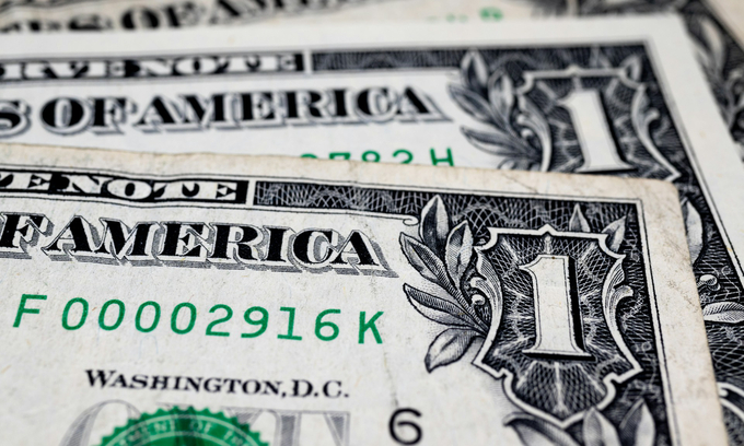 Dollar weakens against dong on black market Dollar weakens against dong on black market