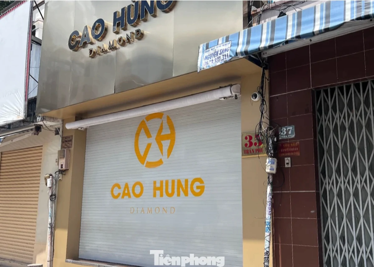 Đóng cửa hàng loạt, nhiều tiệm kim cương ở TPHCM đổ lỗi cho khách hàng Đóng cửa hàng loạt, nhiều tiệm kim cương ở TPHCM đổ lỗi cho khách hàng