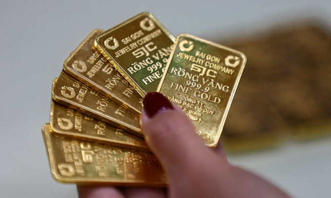 Gold prices continue to drop Gold prices continue to drop
