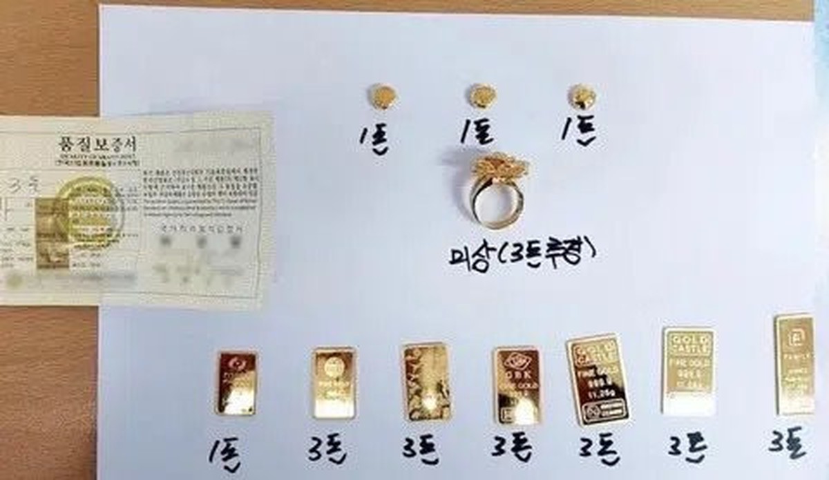 Phát hiện nhiều thỏi vàng, tiền vàng trị giá hơn 330 triệu đồng trong nồi cơm điện Phát hiện nhiều thỏi vàng, tiền vàng trị giá hơn 330 triệu đồng trong nồi cơm điện