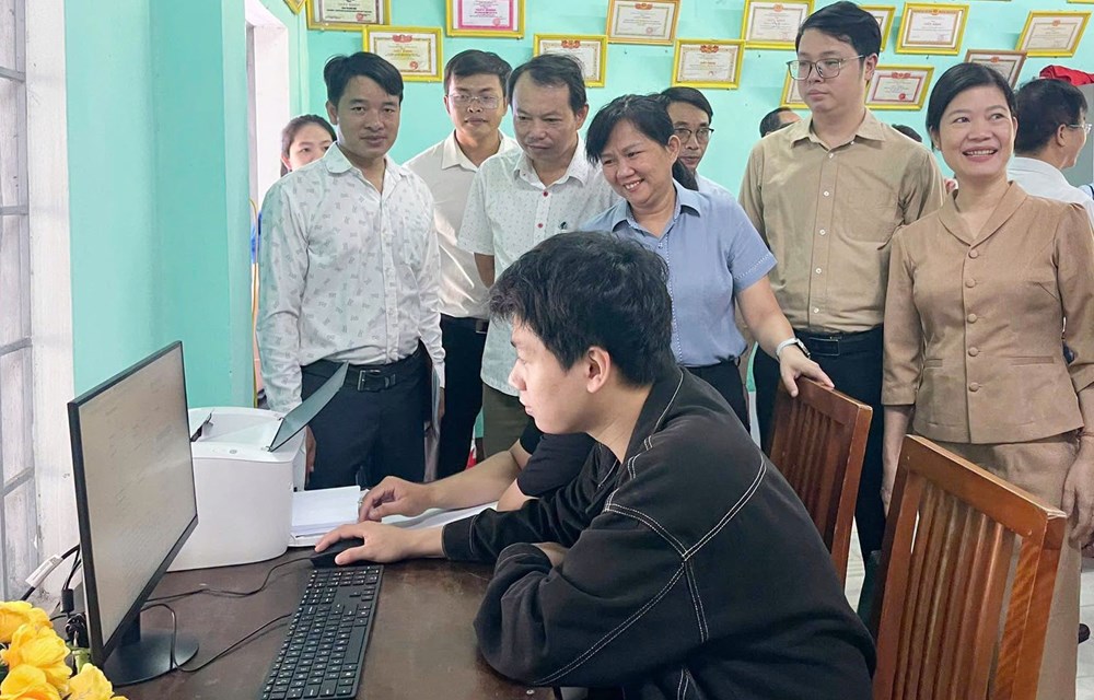 Ra mắt mô hình “Nhà văn hóa số” tại cộng đồng dân cư Ra mắt mô hình “Nhà văn hóa số” tại cộng đồng dân cư