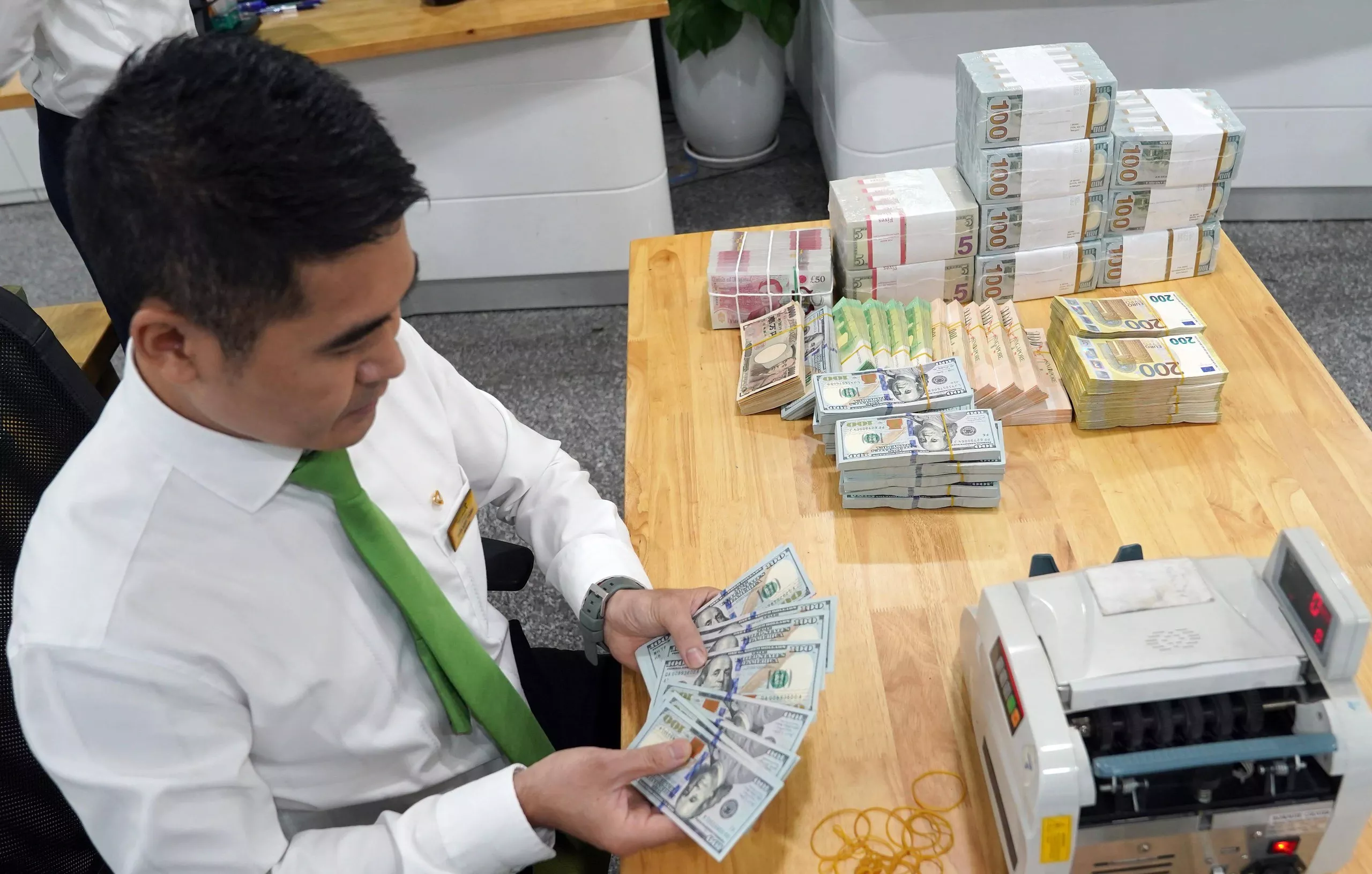 Tỷ giá trung tâm VND lập đỉnh, kịch bản cuối năm 2026