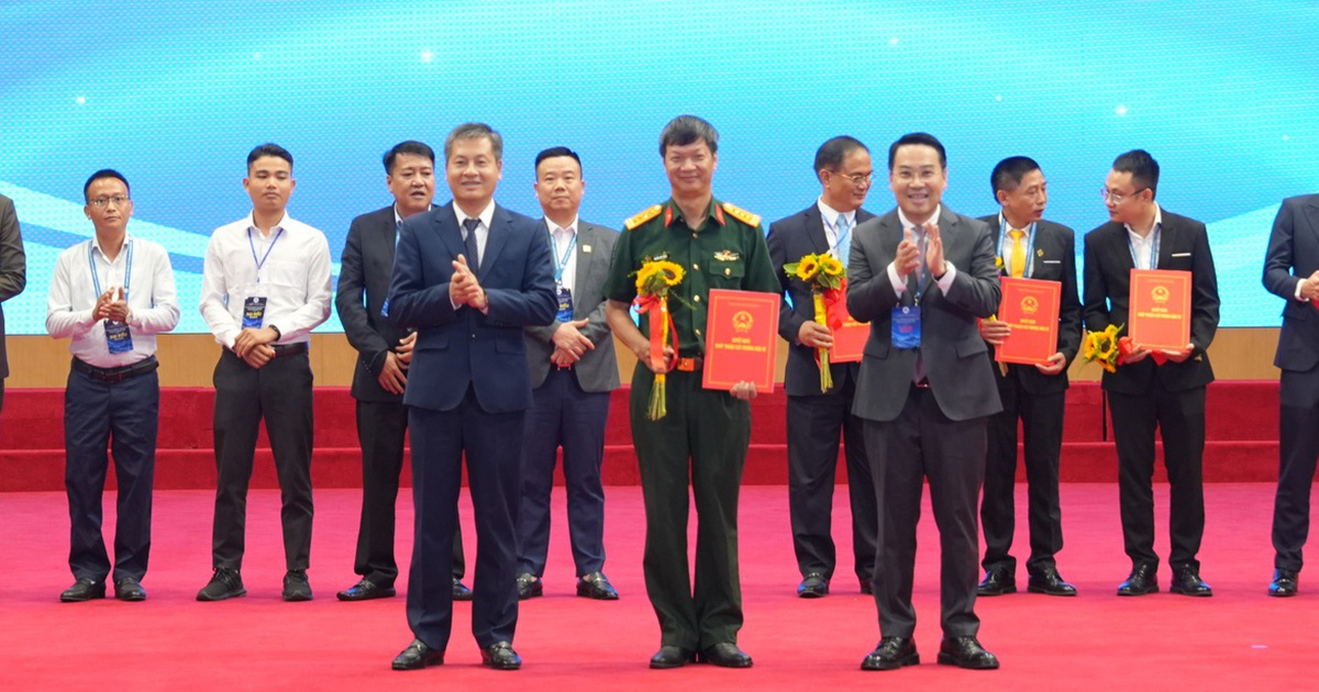 Viettel Post nhận ‘tấm vé’ đầu tư dự án Cửa khẩu thông minh tại Lào Cai Viettel Post nhận ‘tấm vé’ đầu tư dự án Cửa khẩu thông minh tại Lào Cai