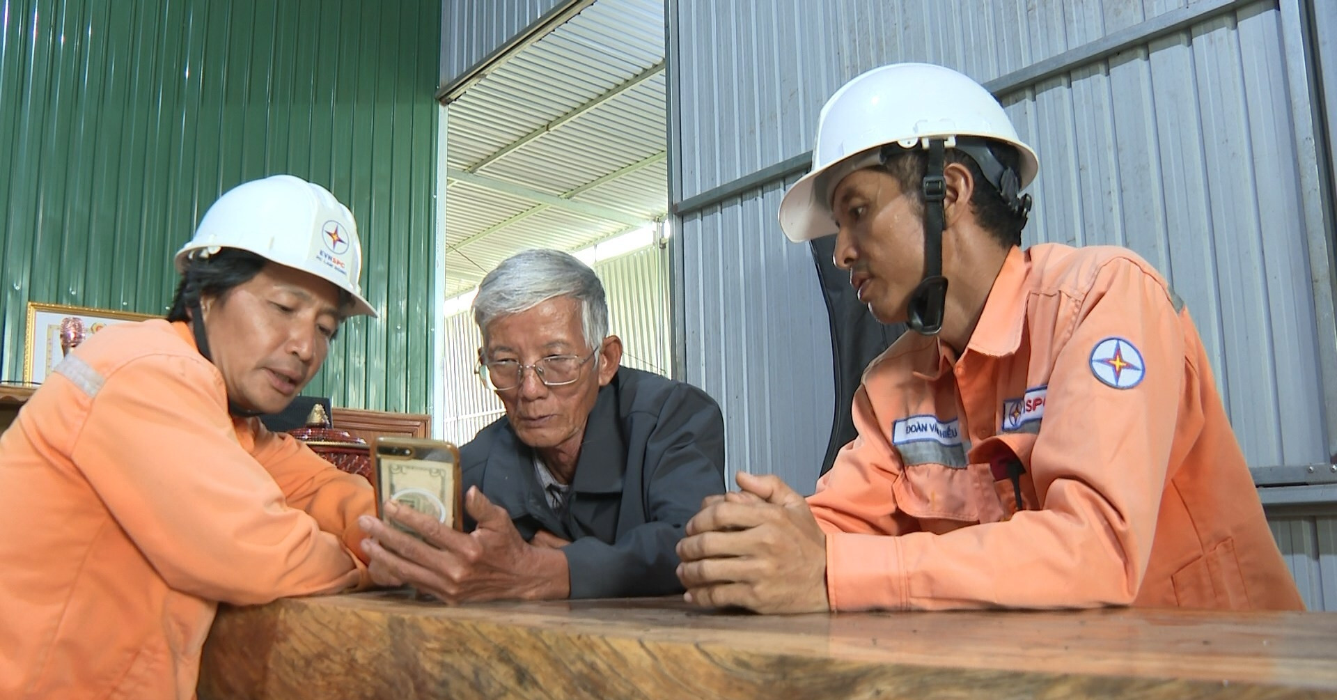 Xã biên giới Lâm Đồng thay đổi diện mạo nhờ ‘cú hích’ điện lưới quốc gia