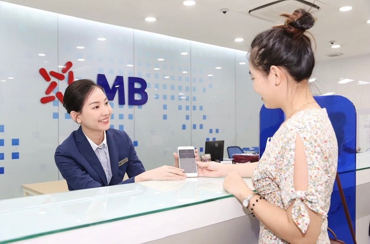 Một ngân hàng đưa ra lãi suất tiết kiệm 8%/năm cho kỳ hạn 6 tháng