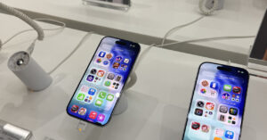 Giá iPhone Air giảm 10 triệu; robot hút bụi gần 30 triệu hút khách