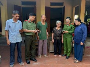 Gõ cửa từng nhà đưa an sinh lên nền tảng số