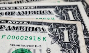 Dollar edges up against dong