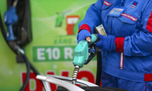 Fuel prices drop 5.6% – VnExpress International