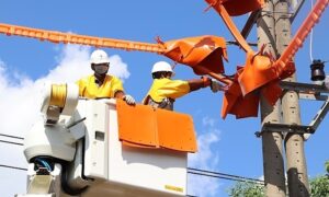 Bộ Công Thương: Cho EVN thu hồi khoản lỗ qua giá điện là đúng luật